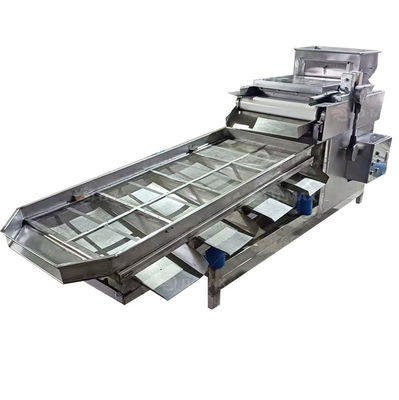 切断されたナッツ ピーナッツ カシウ ピスタチオ ハゼナッツ アーモンド